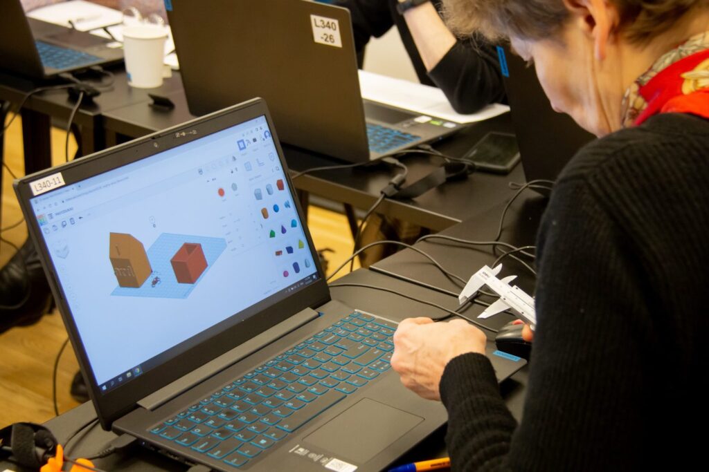 Kaunas residents learn 3D printing at the library — photo 3 of 3