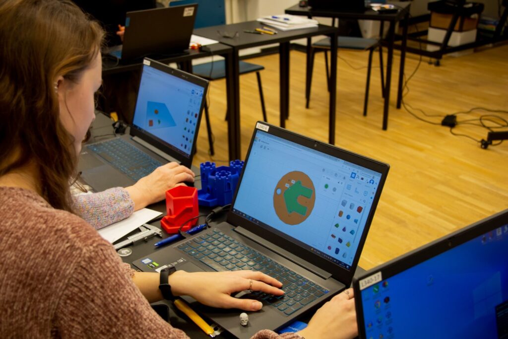 Kaunas residents learn 3D printing at the library — photo 2 of 3