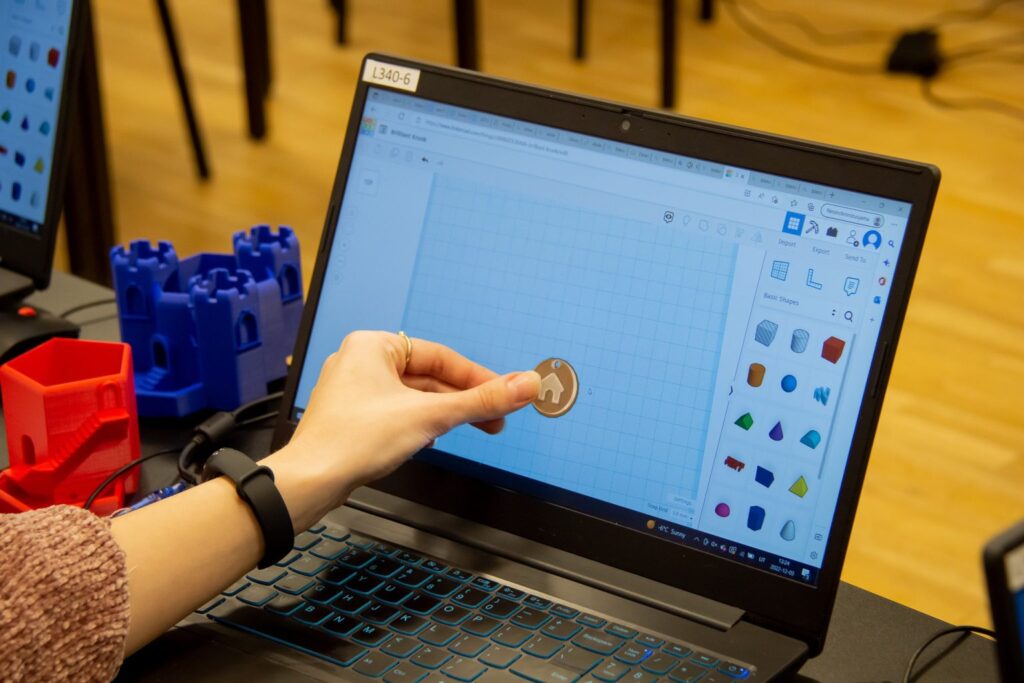 Kaunas residents learn 3D printing at the library — photo 1 of 3
